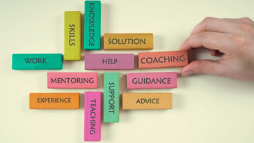 what is the difference between mentoring and coaching