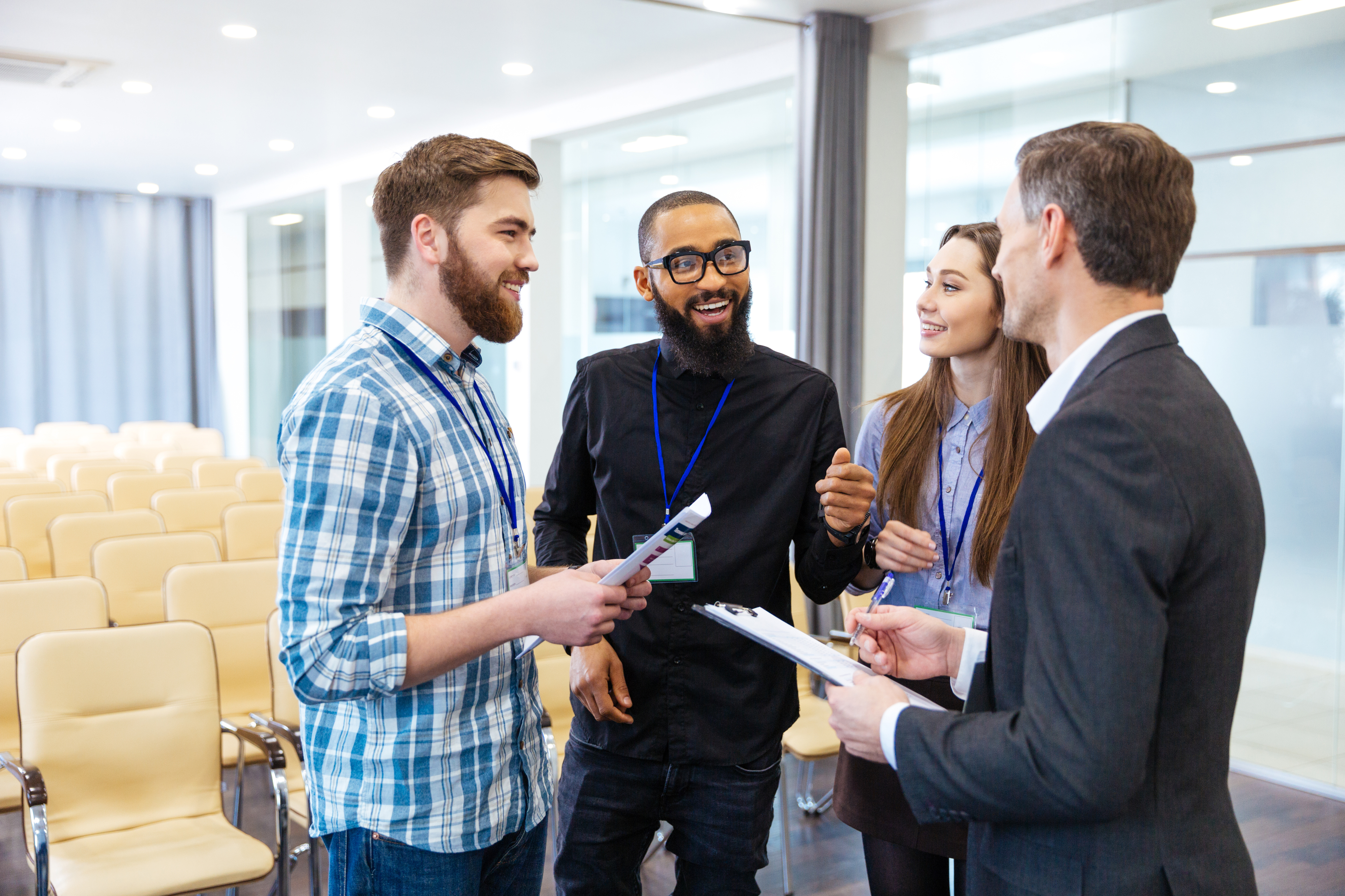 Employees in conversation 