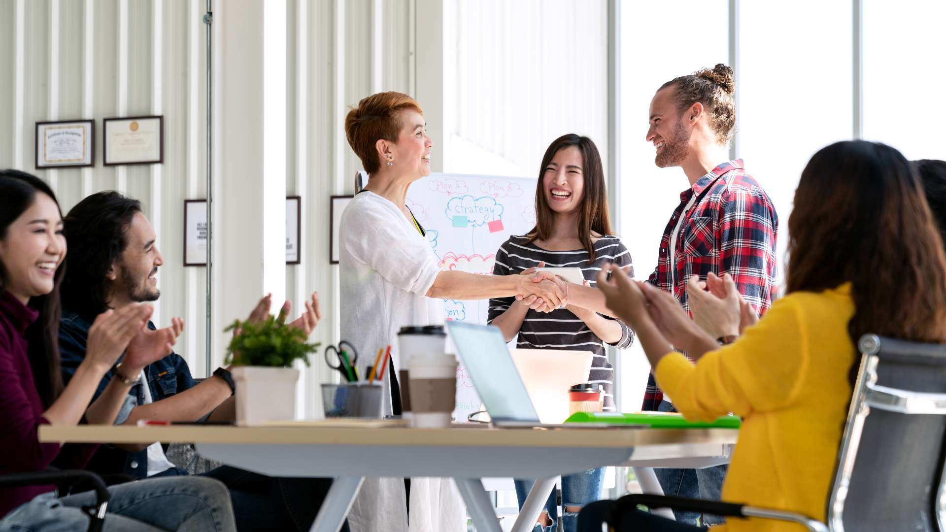 How to increase employee engagement by celebrating achievements