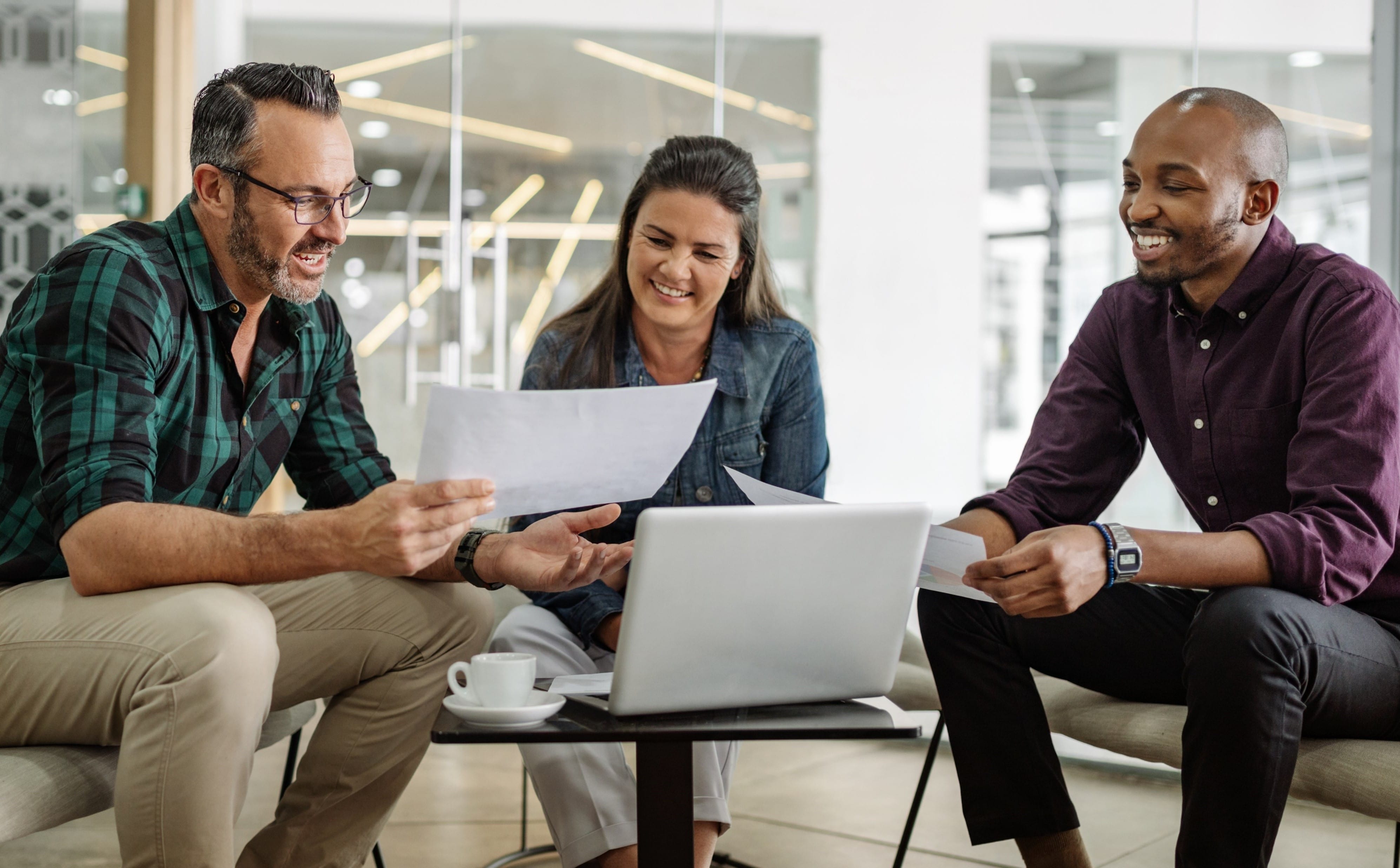 Manager providing happy employees with feedback