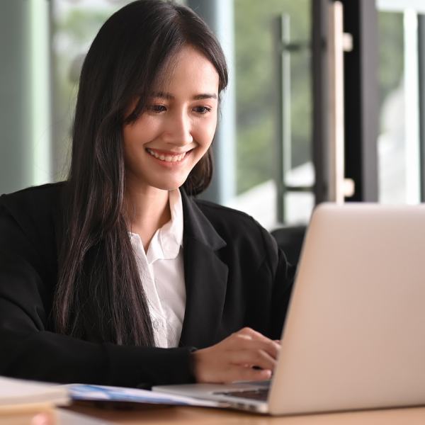 Woman sector worker laptop